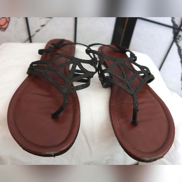 Kelly & Katie Black Strappy Sandals - Picture 1 of 8